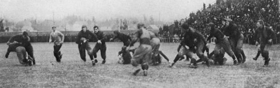 Bill Hollenback running with the ball for Penn in 1908