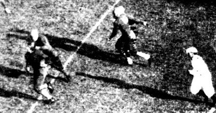 Minnesota halfback Julius Alphonse scoring a 22 yard touchdown against Pittsburgh in 1934