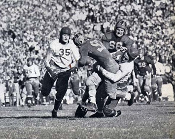 California halfback Vic Bottari carrying the ball