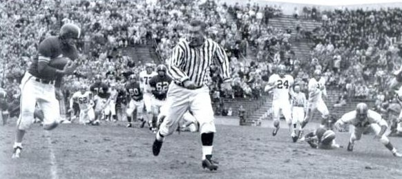 Michigan State back Don McAuliffe scoring the touchdown that beat Oregon State 6-0 in 1951