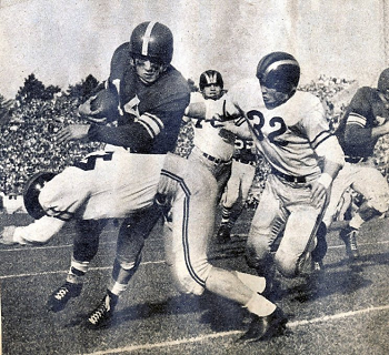 Michigan State halfback Billy Wells carries for Michigan State at Purdue in 1952