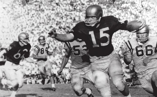 Washington quarterback Bob Schloredt carrying the ball in 1960