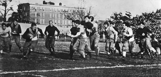Paul Veeder carries the ball for Yale 1905