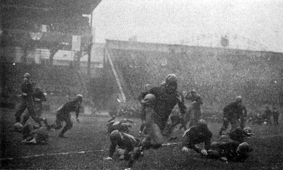 1918 Pittsburgh-Georgia Tech football game, Pitt's Tom Davies with the ball