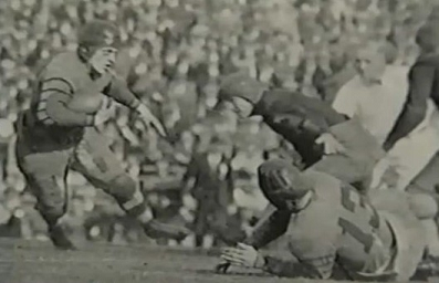 Washington halfback George Wilson carrying against Alabama in the 1926 Rose Bowl