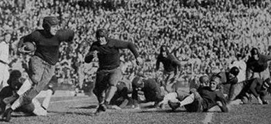 Georgia Tech halfback Warner Mizell carrying the ball in the 1929 Rose Bowl