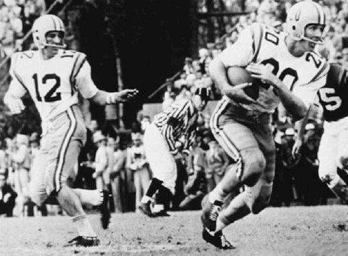 LSU halfback Billy Cannon carrying the ball in the 1959 Sugar Bowl