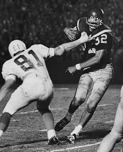 Southern Cal running back O. J. Simpson carrying the ball against Texas in 1967